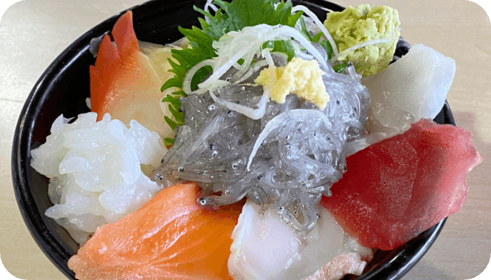 千屋 生しらす海鮮丼